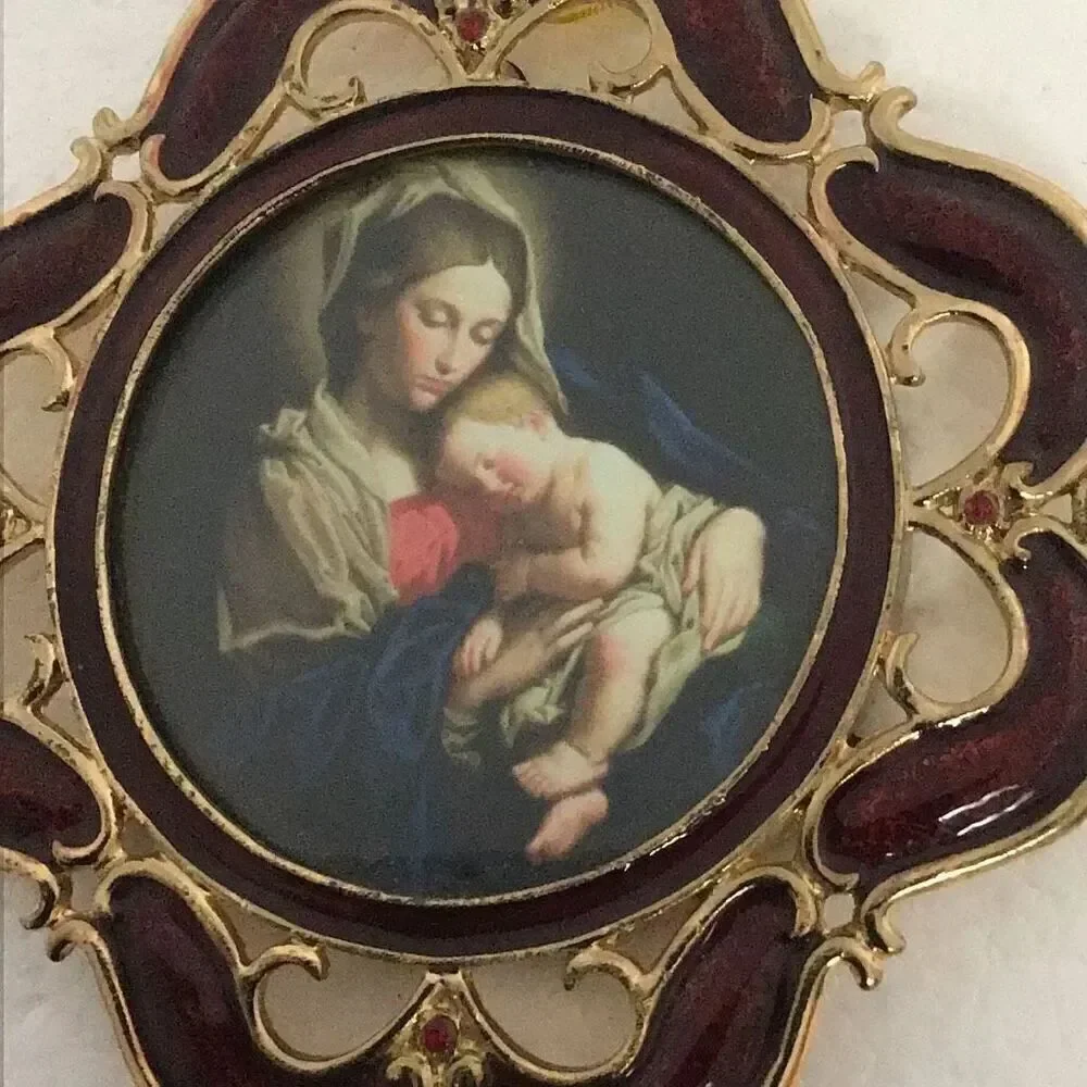 Beautiful vintage 4 1/2 inch Mary and the baby Jesus medallion ornament